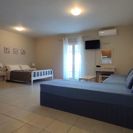 Oskars Studios & Apartments Λάσση Εξωτερικό φωτογραφία